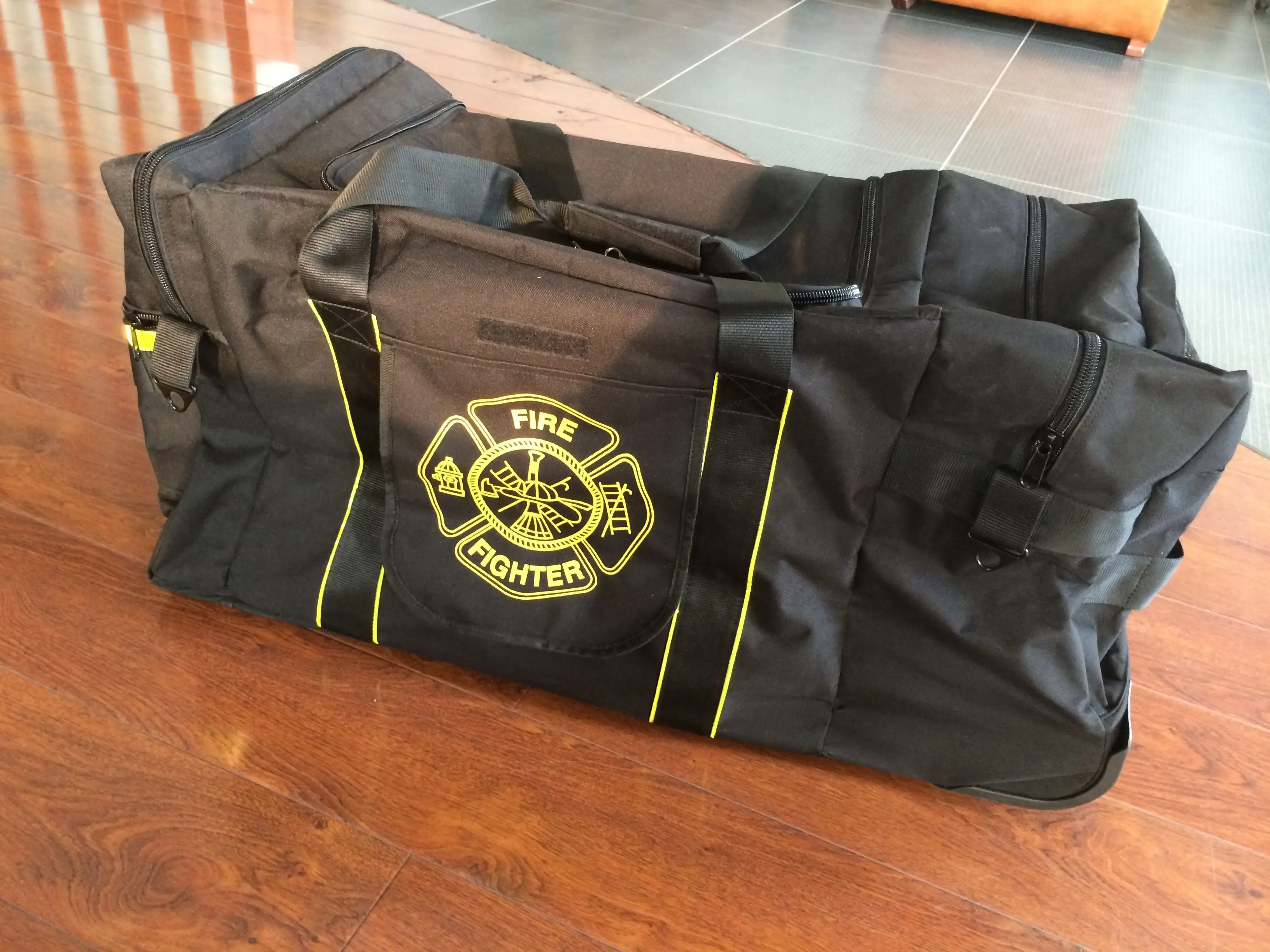 2022 New style High quality racing gear bag with wheels Deluxe Wheeled Turnout Fire Gear Bag