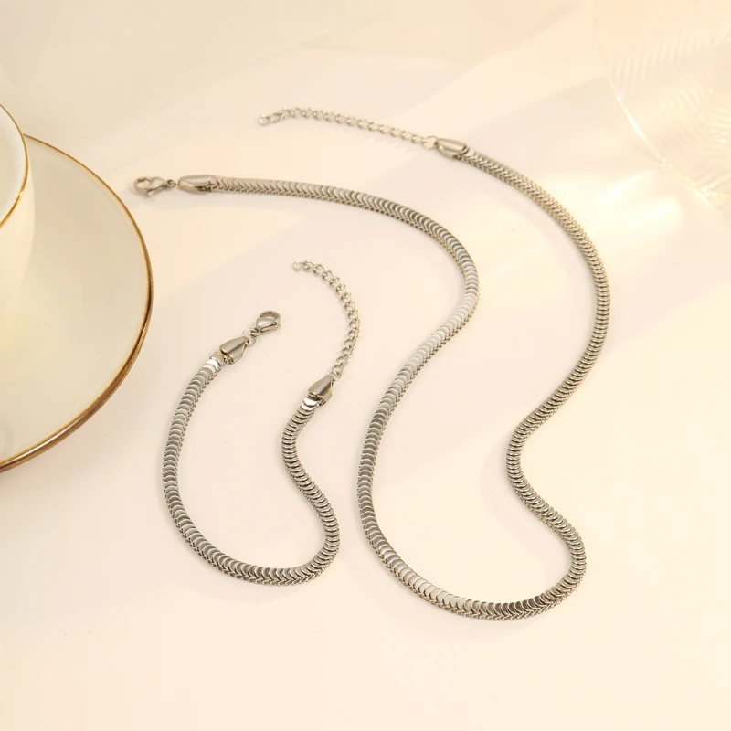 2024 Hot Selling Titanium Steel Necklace Bracelet Hiphop Punk Style Highend Clavicle Chain Design For Men And Women Necklace