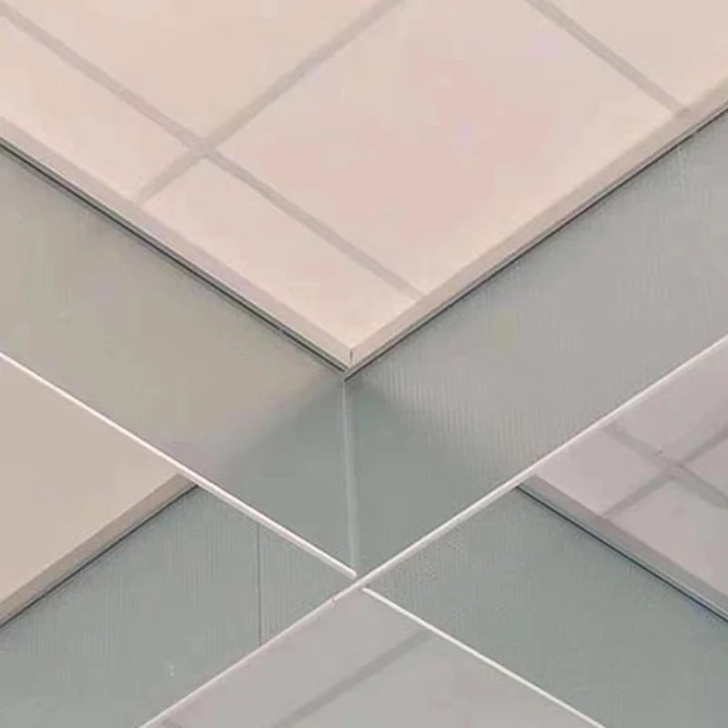 Safe fully transparent fixed fire-resistant glass smoke screen