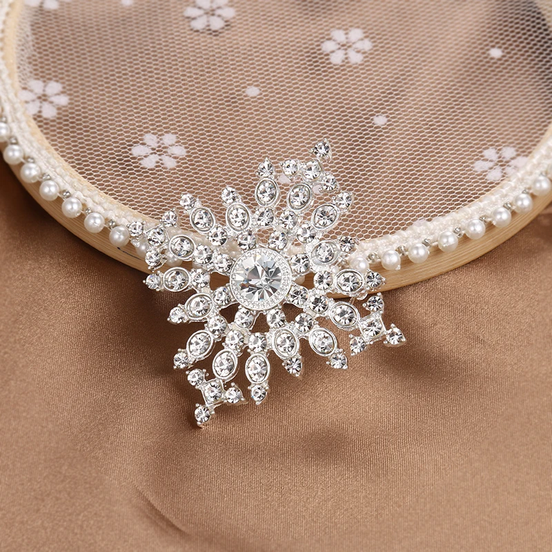 Weiman Jewelry Factory Price Sale Gold or Silver Plated Crystal Rhinestones Cross Alloy Brooches for Women or Wedding