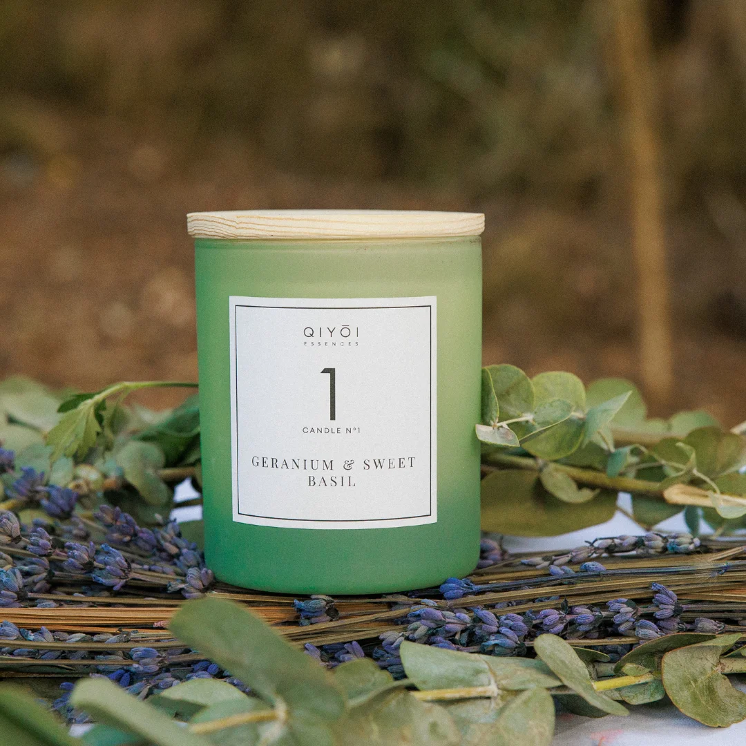 Top Quality QIYOI pack of two scented  candles geranium and sweet basil and sandalwood for aromatherapy and home fragance  500gr