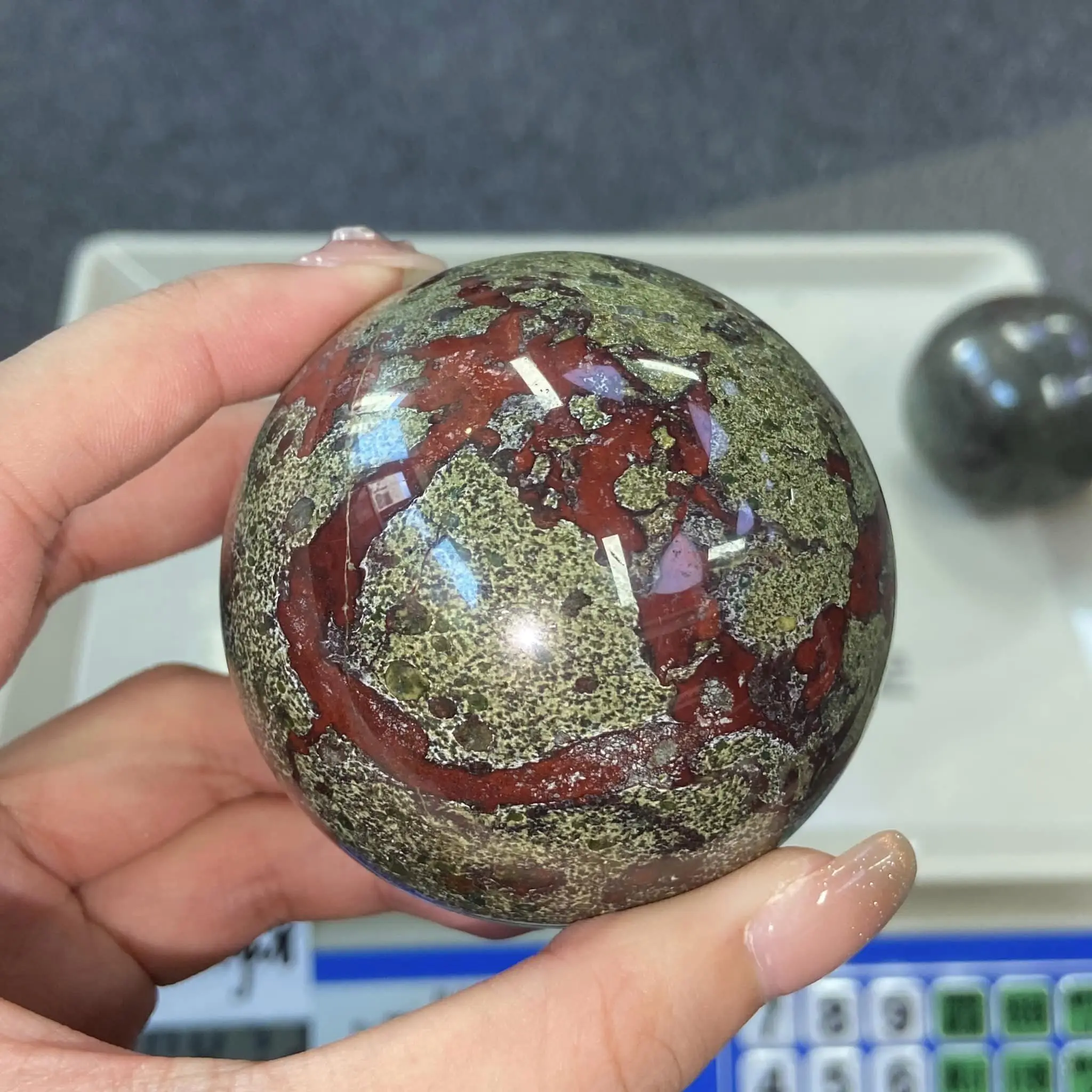 Wholesale Red Dragon Blood Stone Crystal Balls Natural Stones Sphere for Healing and Feng Shui
