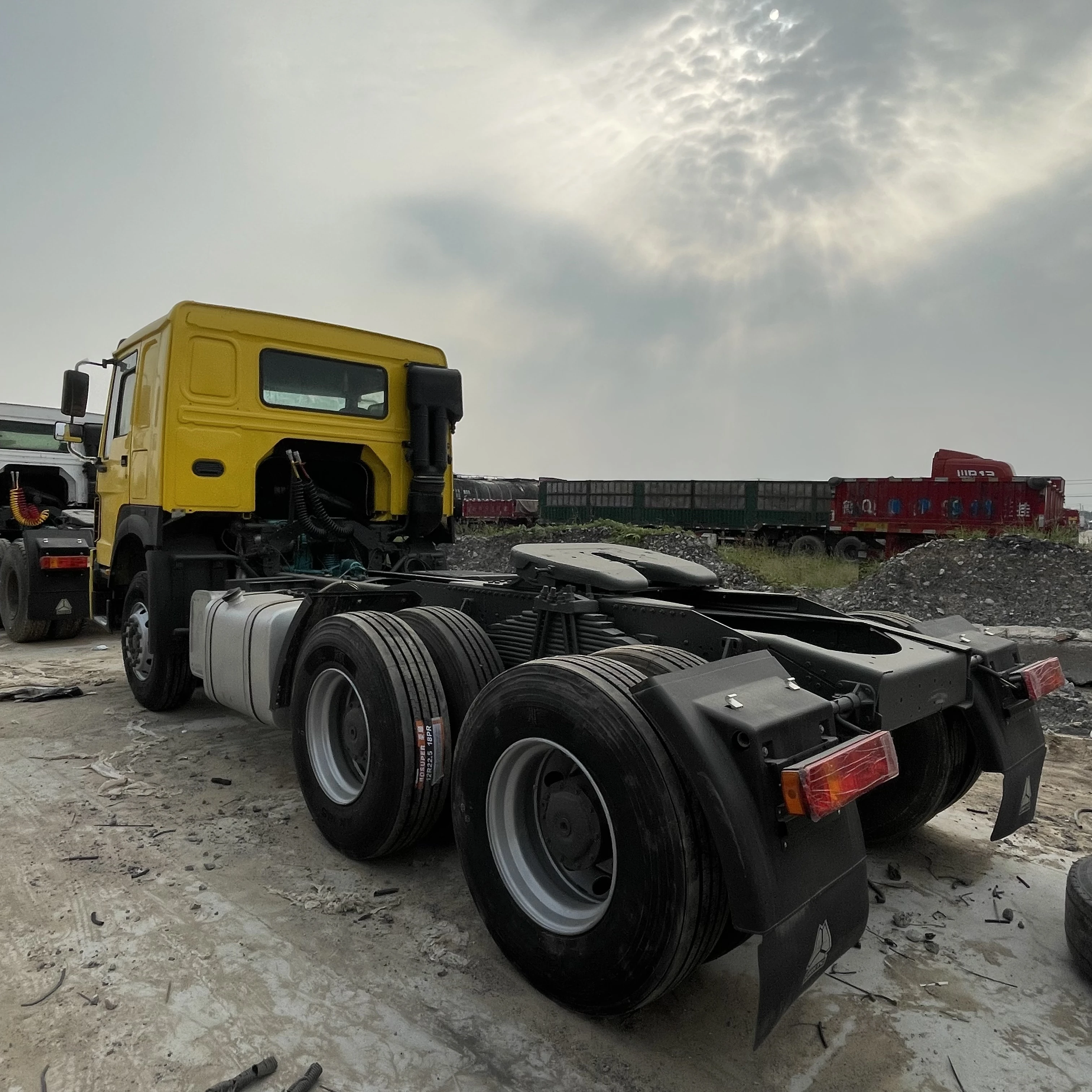 Высокое качество Sinotruk HOWO 6*4 седельный тягач Китай тяжелый автомобиль HOWO 6*4 371 375 420HP сварочный трактор для продажи