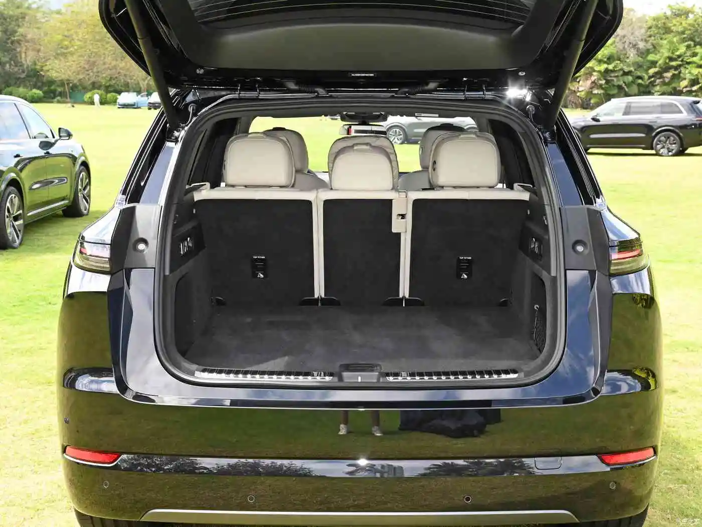 Lixiang L7 L8 L9 Max Hybrid Electric Vehicle High Level Range-Extended SUV 4x4 New Energy Car EV Motor Competitive Price