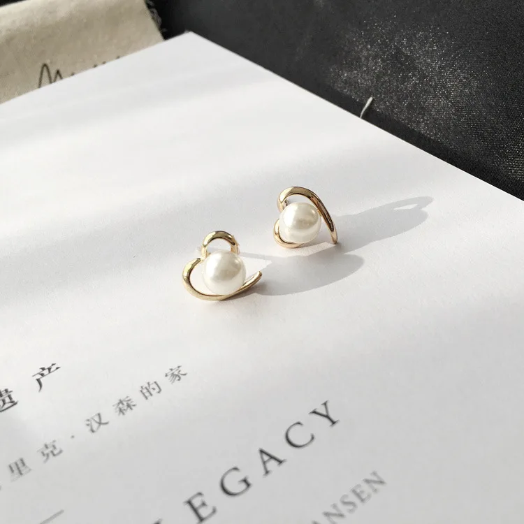 2019Korean version peach loving pearl ear nail simple smooth earrings with all kinds of temperament Earrings FOR WOMEN