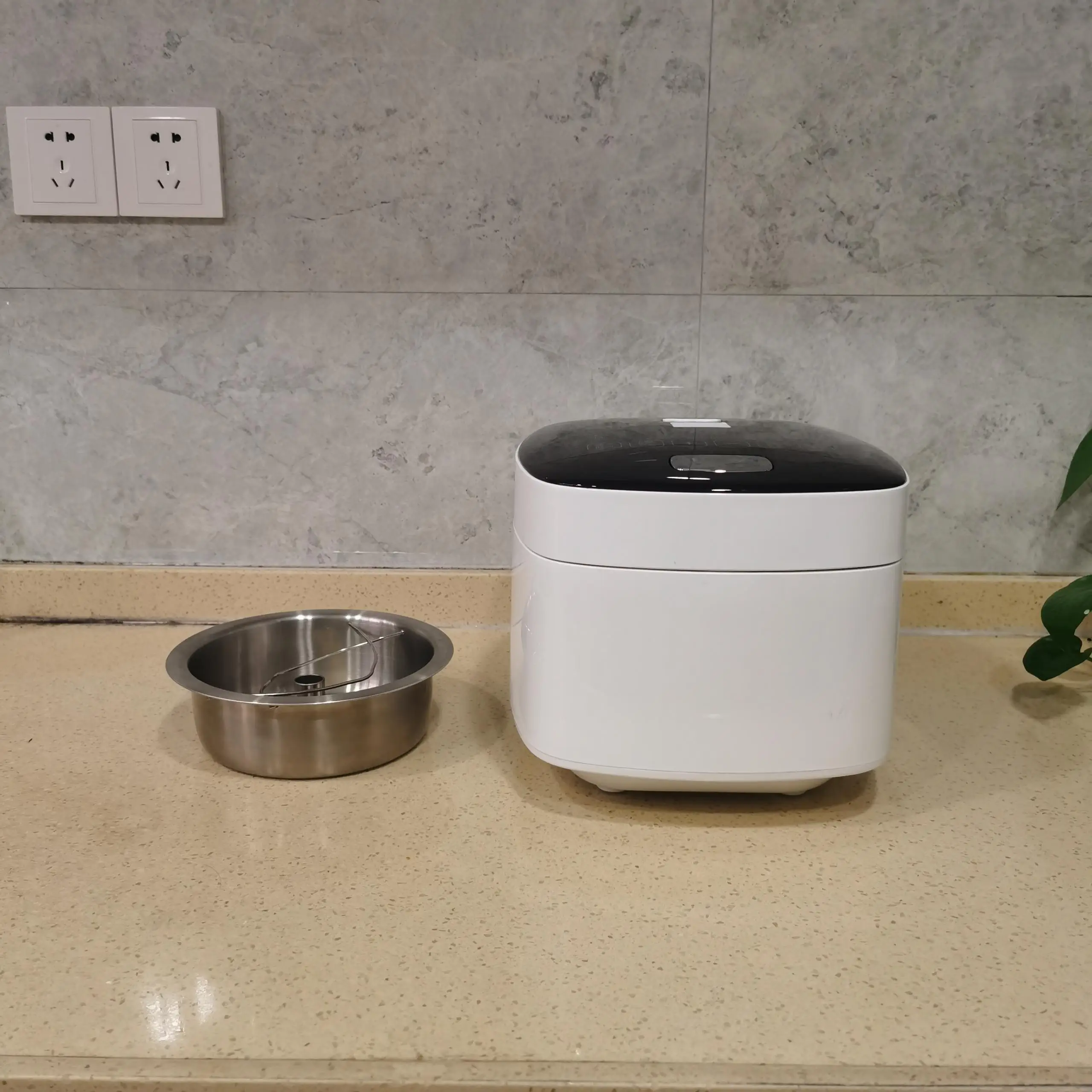 Household Upper Heating Function 24 Hours Timer Delay Keep Warm Function 2.5L Non-stick Inner Pot Rice Cooker