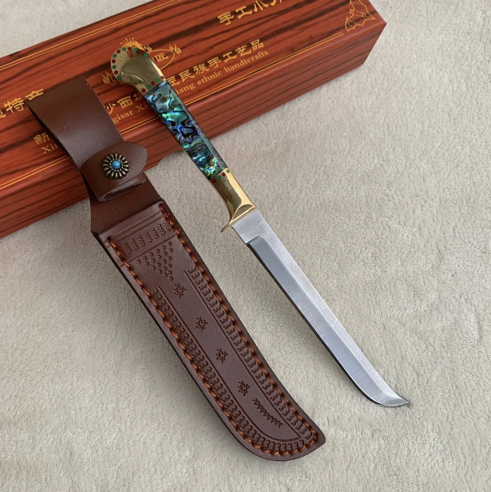 Handmade Forged Damascus Steel Hunting Fixed Blade Knife With Horn Handle And Vintage Leather Sheath For Camping