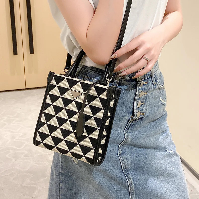 2022 New Products Unbranded Handbags Triangle Print Ladies Mini Tote Bags Fashion Trend Luxury Women Shoulder Bags Tote