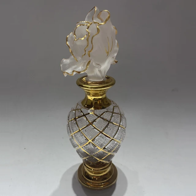 Newest Design Golden Luxury  Round Glass Perfume Bottle with Screw Liuli Flower Cap