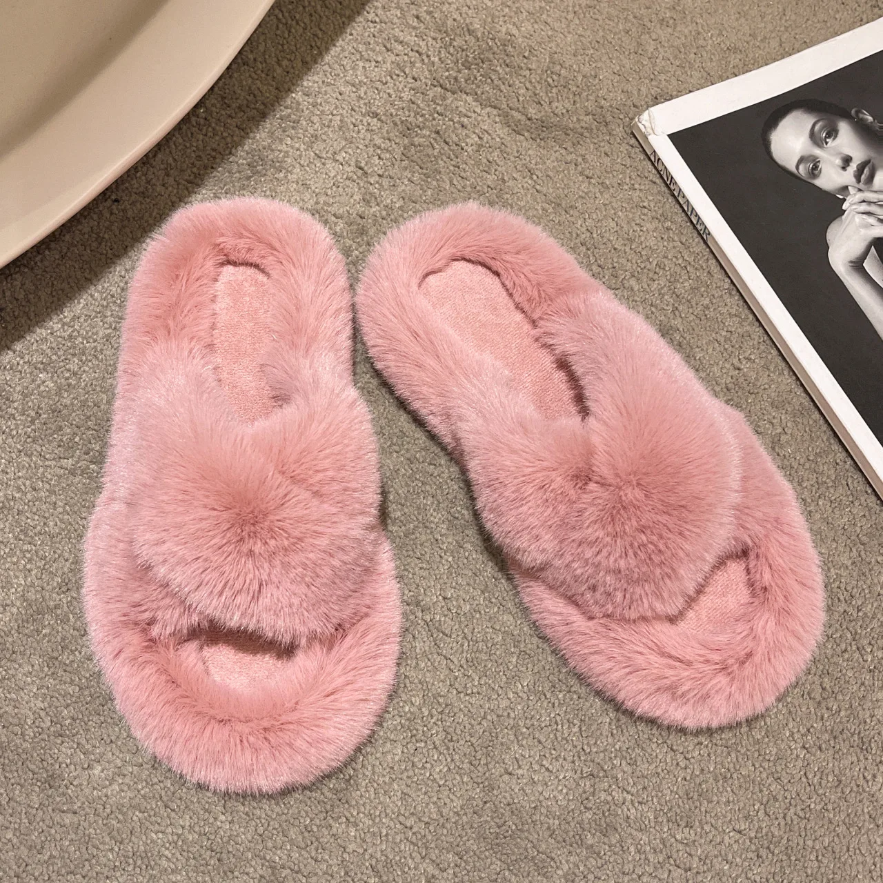 Ladies comfortable soft faux fur slide slipper Ladies solid color flat house slipper fall/Winter