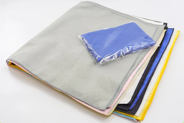 Wholesale Skin-friendly Wholesale Luxury Embroidery Towel White Hotel Spa Bath Towel Polyester Microfiber Beach Towel