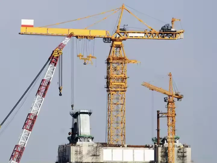 Flat-top Tower Crane 134m Max Height 70m Jib Length R12000-450 R22000-730 With Telescoping Arm And Remote Control Systems