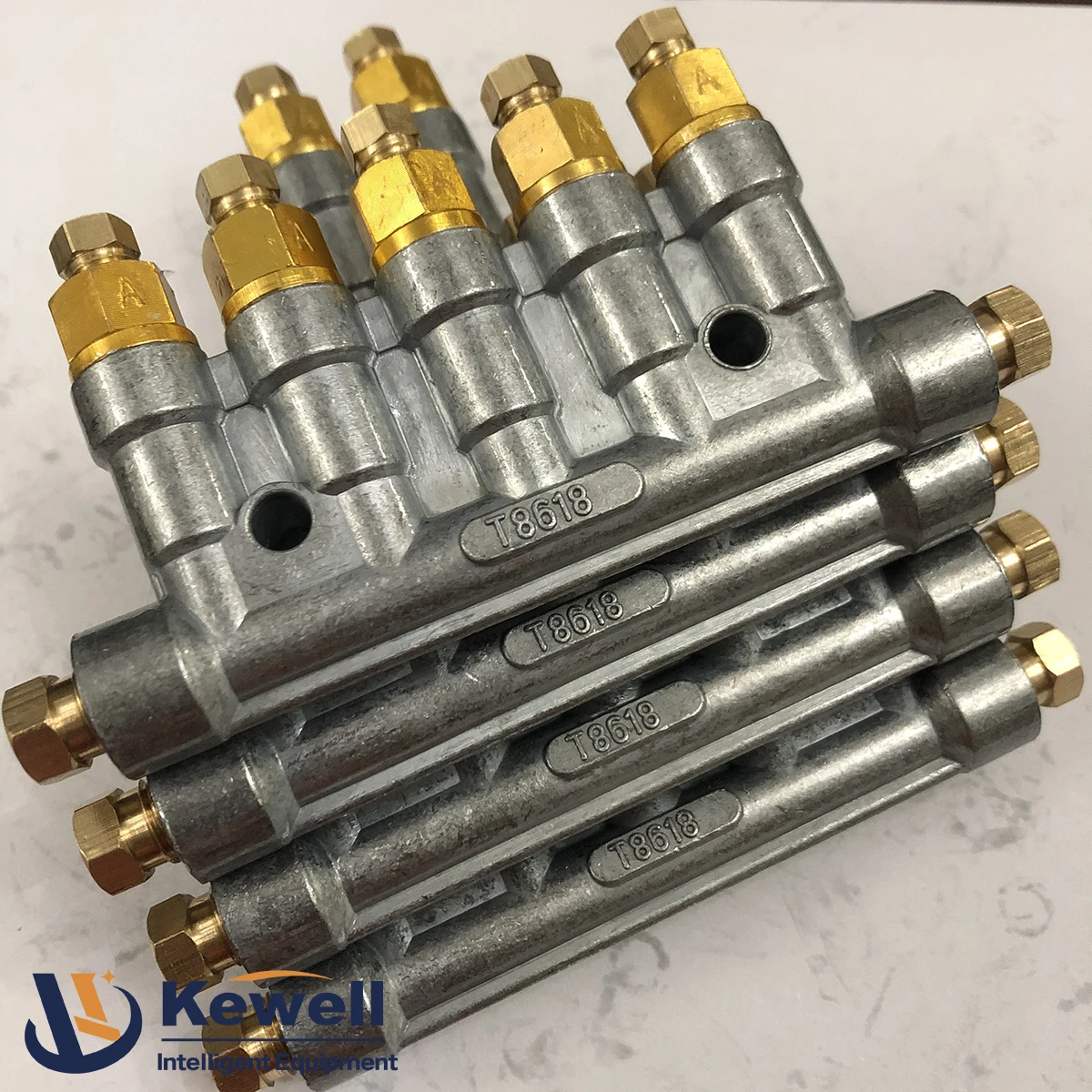 T8618C 0.1ml/cyc Oil Separator Volumetric Lubricating Oil Piston Distributor Manifold Block CncMachine Tool Distribution Valve