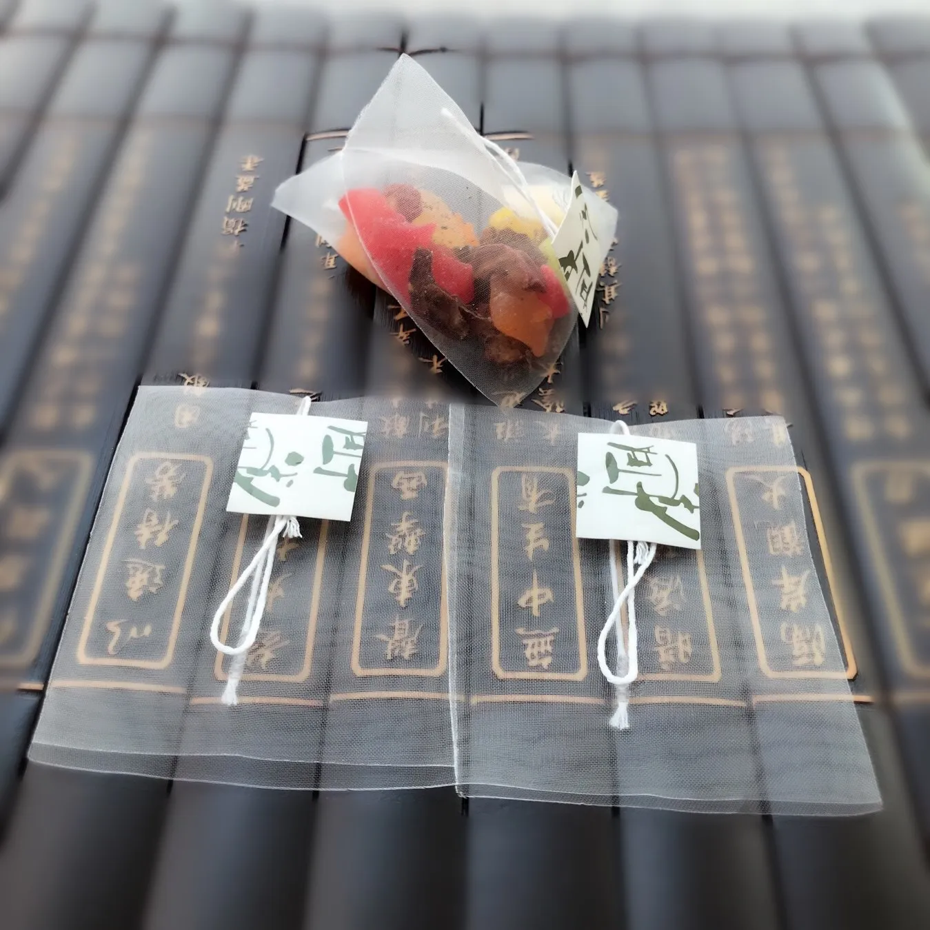 Wholesale Tea Supplier Custom Biodegradable Corn Fiber PLA Material Filter Empty Pyramid Herbal Tea Bags Packaging