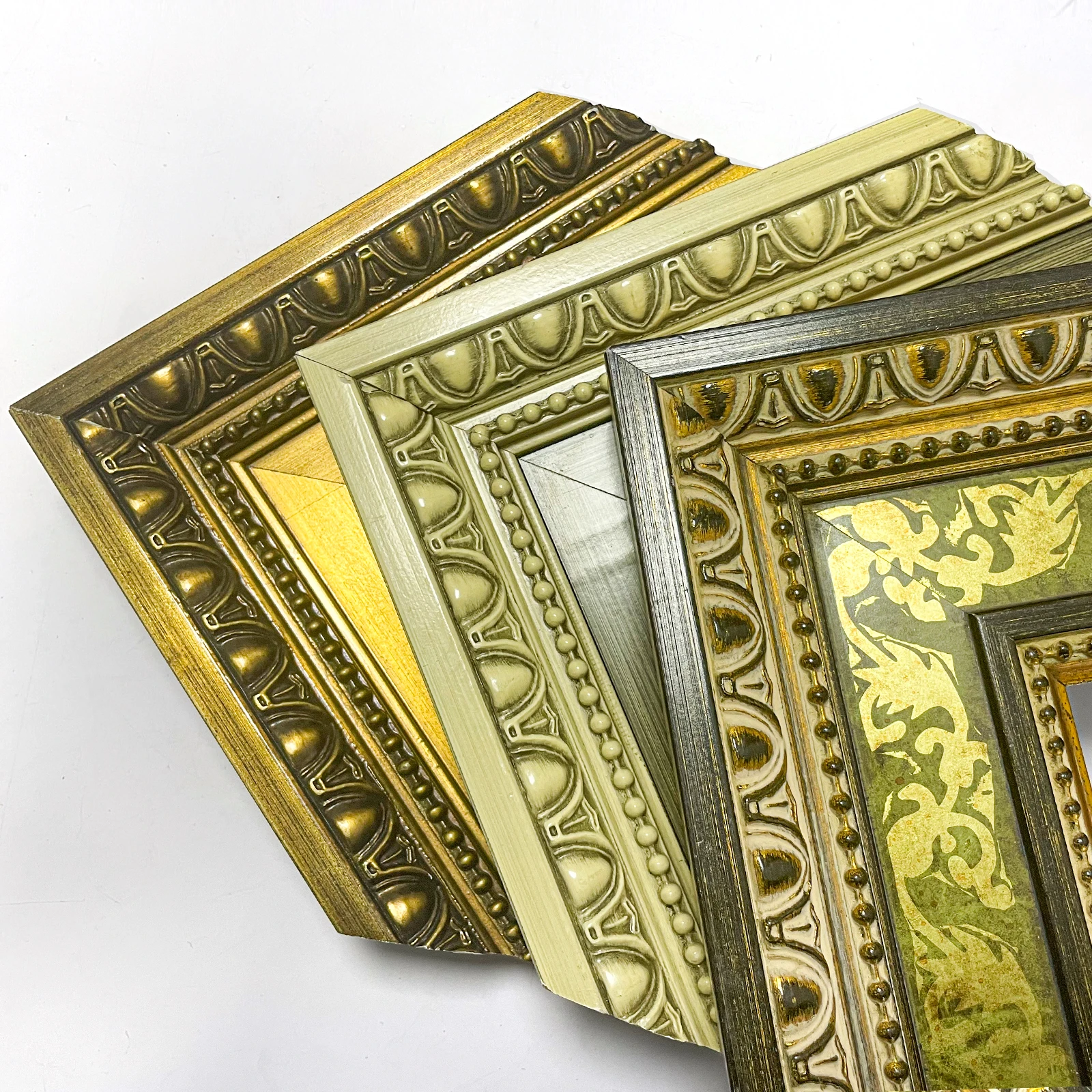 China Quality Custom Solid Wood Photo Frames DIY Assemble Gold Leaf 10cm Wide Luxury Retro Picture Frame Moulding