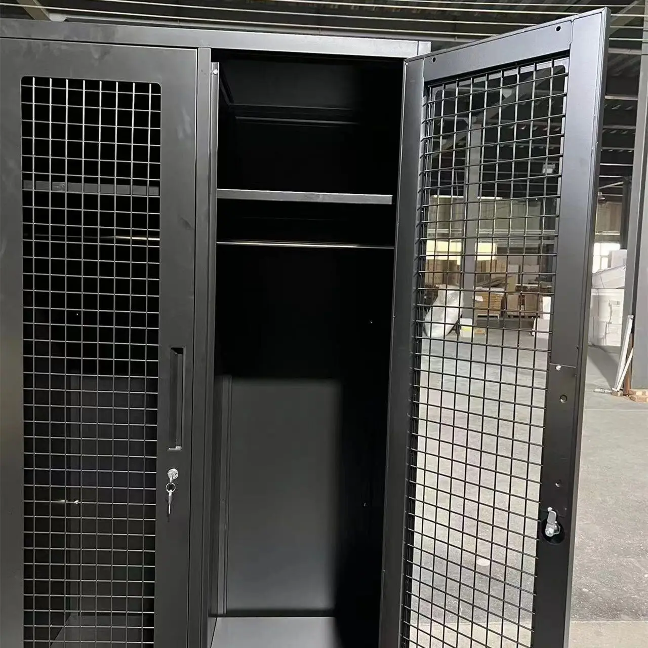 Специальные шкафчики из проволочной сетки с замком шкафчик