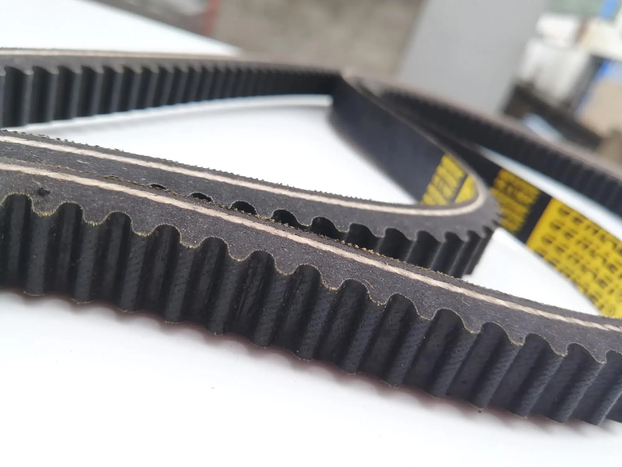 High Quality Customization CR/EPDM Rubber Belt RECMF-6360 13X940Li OEM 9952210942 Cogged V Belt