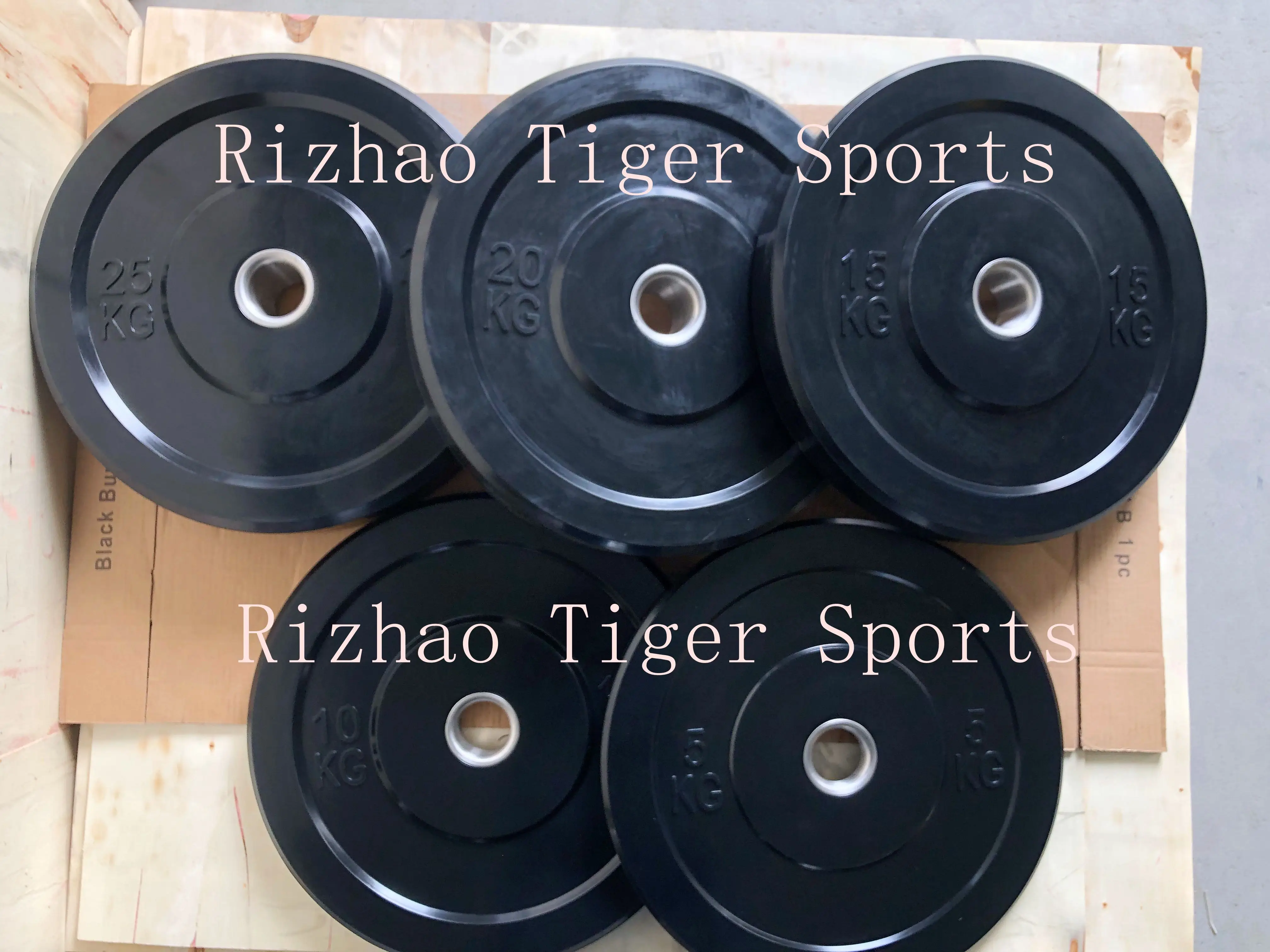 Black rubber bumper weight plate