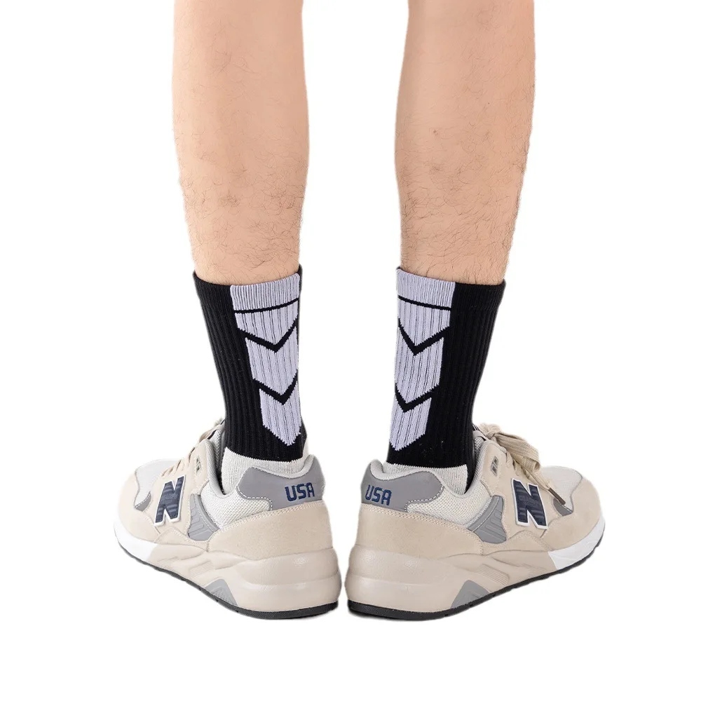 Custom Made Sports Socks Non-Slip Running Sports Men Ankle Crew Anti-Slip soccer Grip Socks Football With Logo