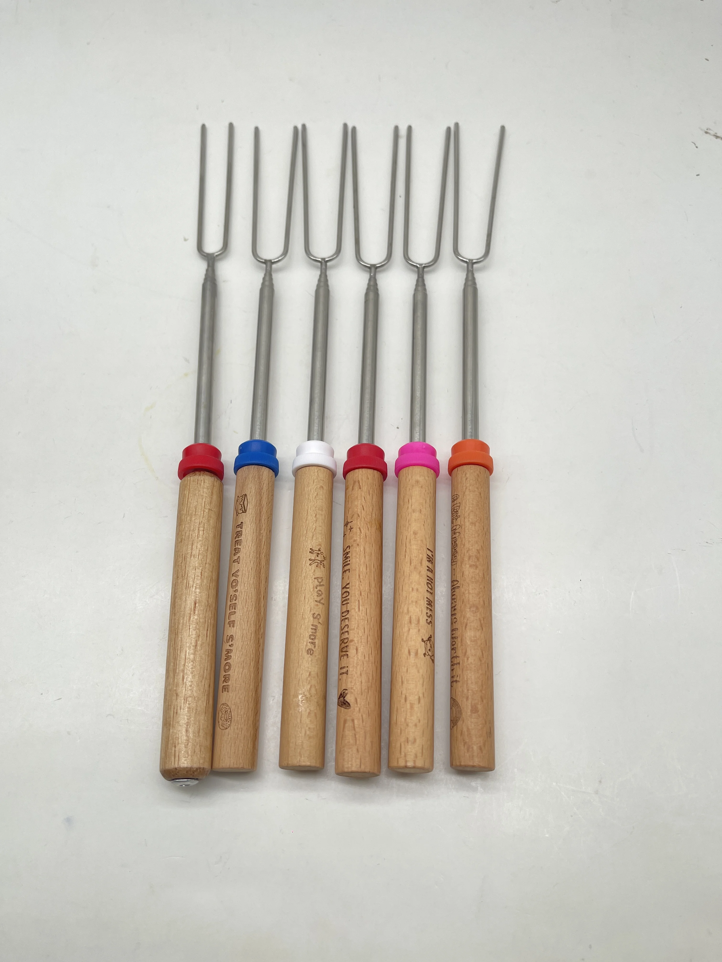 Custom High quality beech wood Factory Telescopic BBQ Fork Marshmallow Roasting Sticks Smores Sticks With Wooden Handle