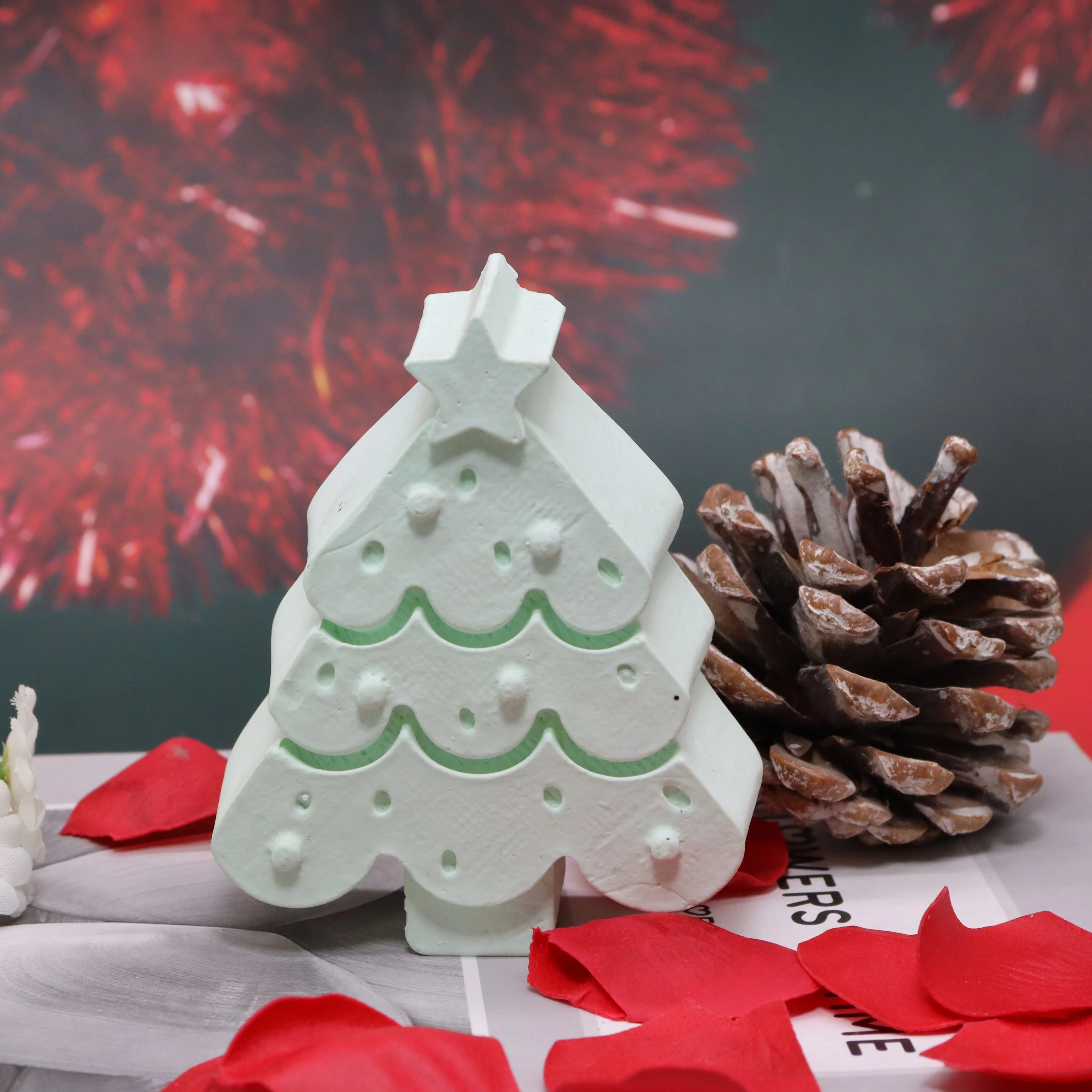 2024 Hanging Mini Christmas Tree Gypsum Powder Diffuser Fragrant  Aroma Stone Air Freshener For Home Decoration