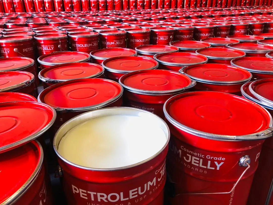 BEST SALE HIGH QUALITY WHITE PETROLEUM JELLY PACKING 20 KG Factory Direct Sales Skin Care high purity