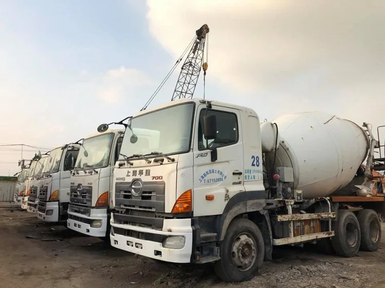Б/у Бетономешалка HINO хорошего качества и со значительным