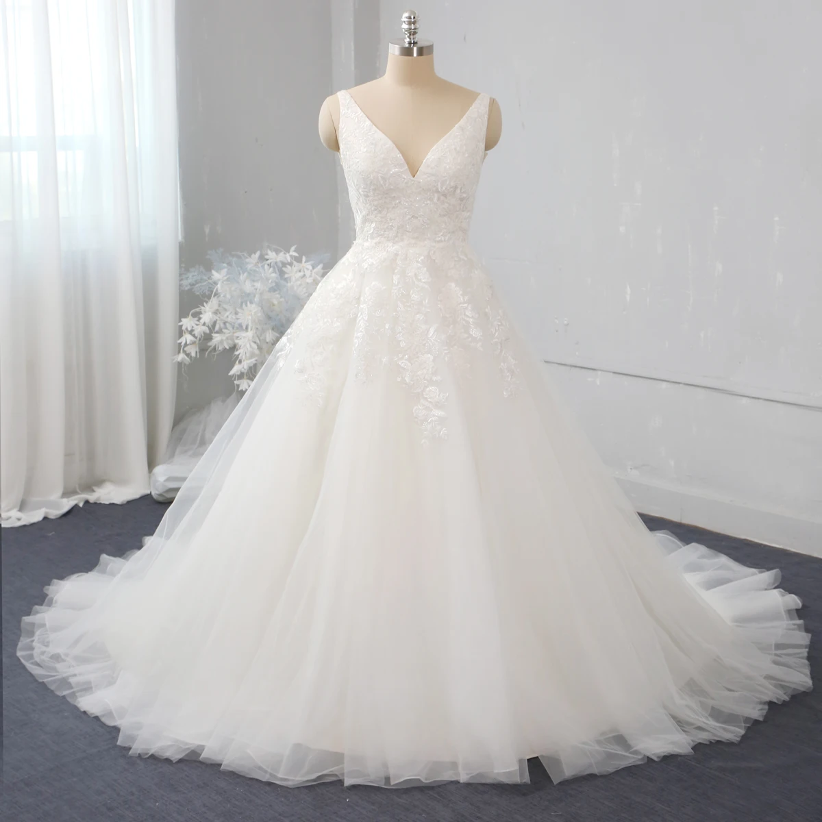 Custom high quality suzhou white V neck A line tulle women big wedding dress