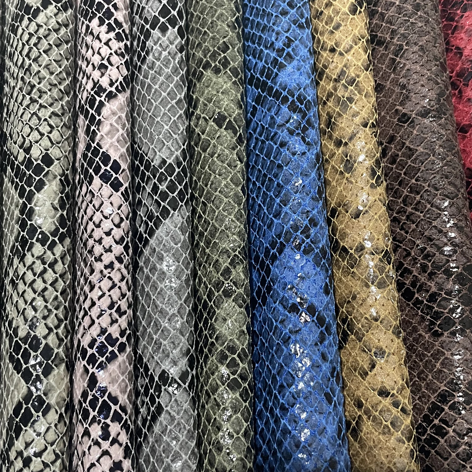 In Stock Pu Leather embossed holographic snake skin fabric Faux Synthetic Fabric for Shoes/Handbags/Garment