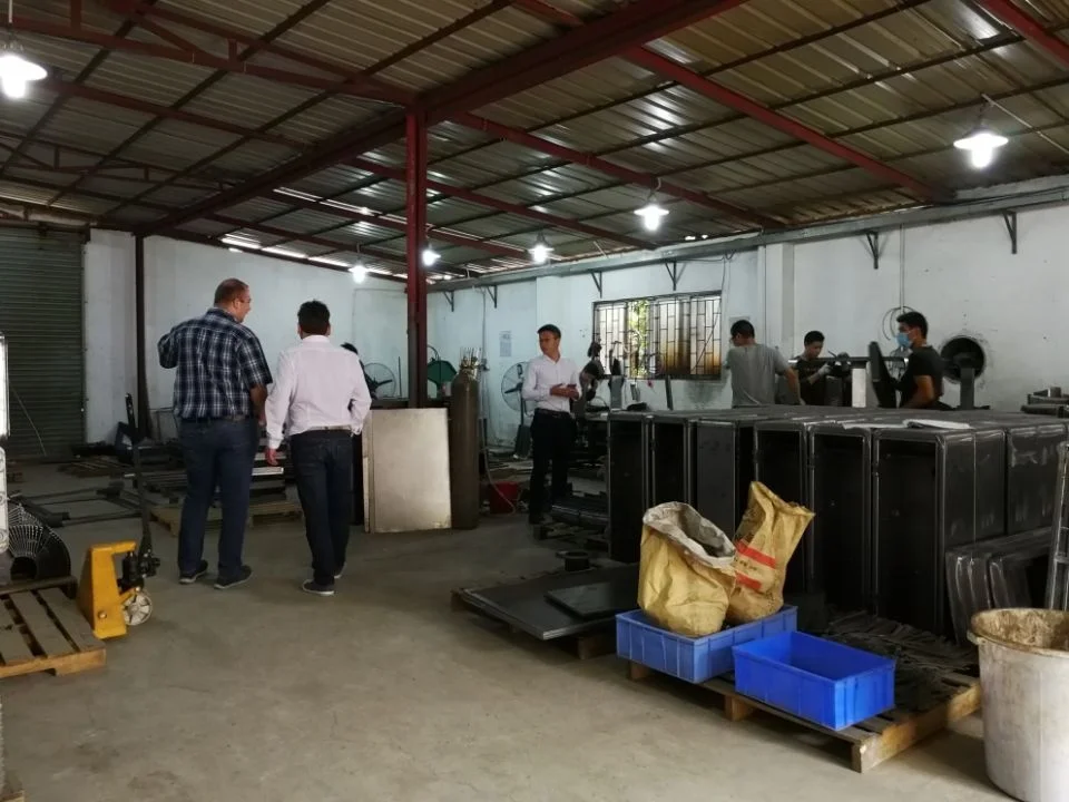 China factory 65' Interactive digital frame photo and video with 10 points digital signage and digital display