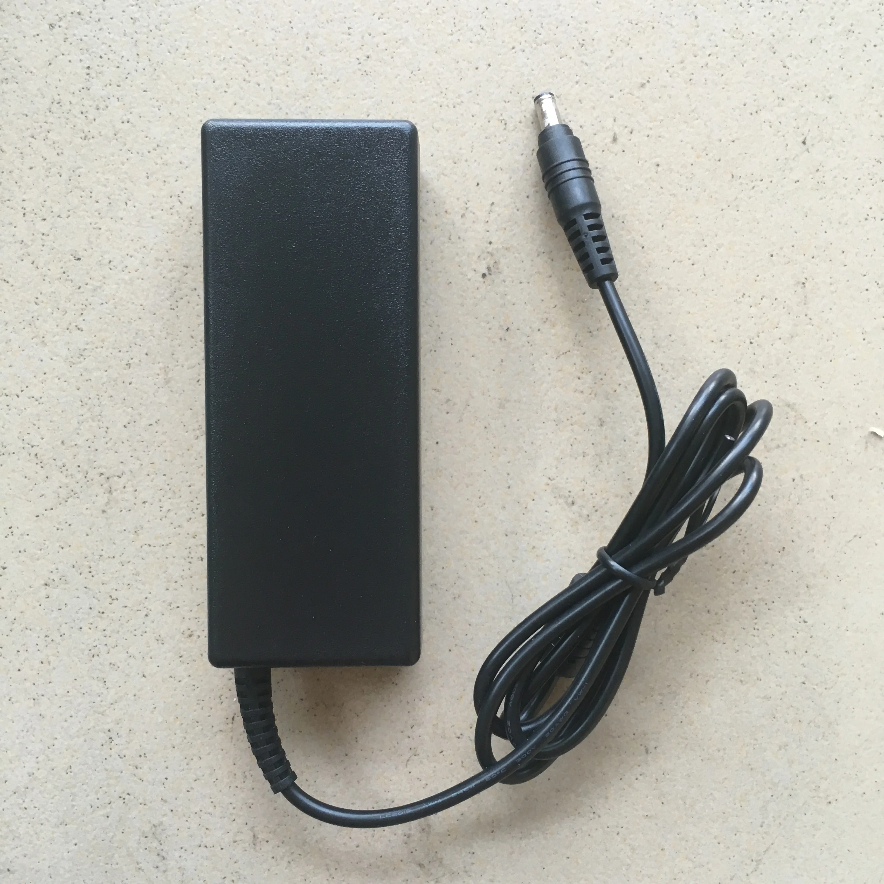 OEM power adapter for SAMSUNG AD-9019S SADP-90FH B R510 R610 R700 19v 4.74a laptop charger 90W