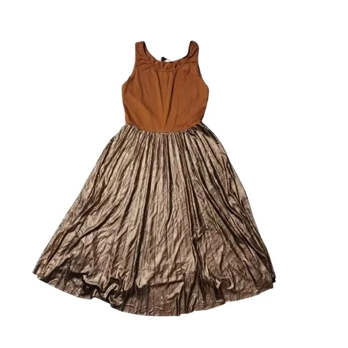 Summer second-hand clothes are sold at low prices