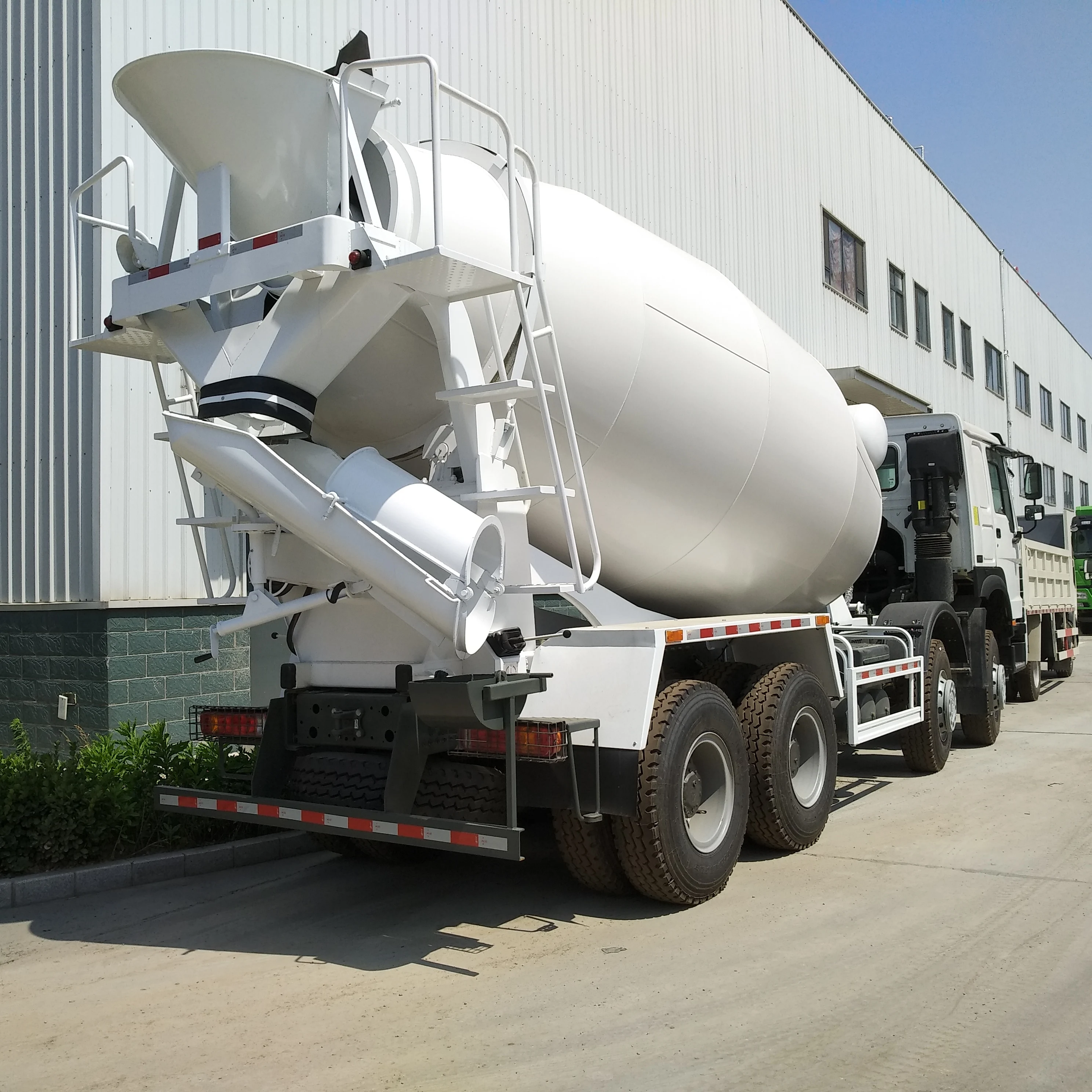 Used 8x4 Driving Wheel Concrete Mixer Truck For Sale