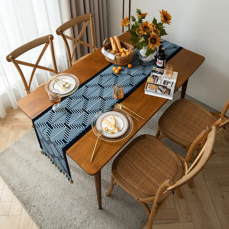 Boho Style Yarn-Dyed Jacquard Geometrical Tassel Tailstock Flag Cheesecloth Dinning Table Runner