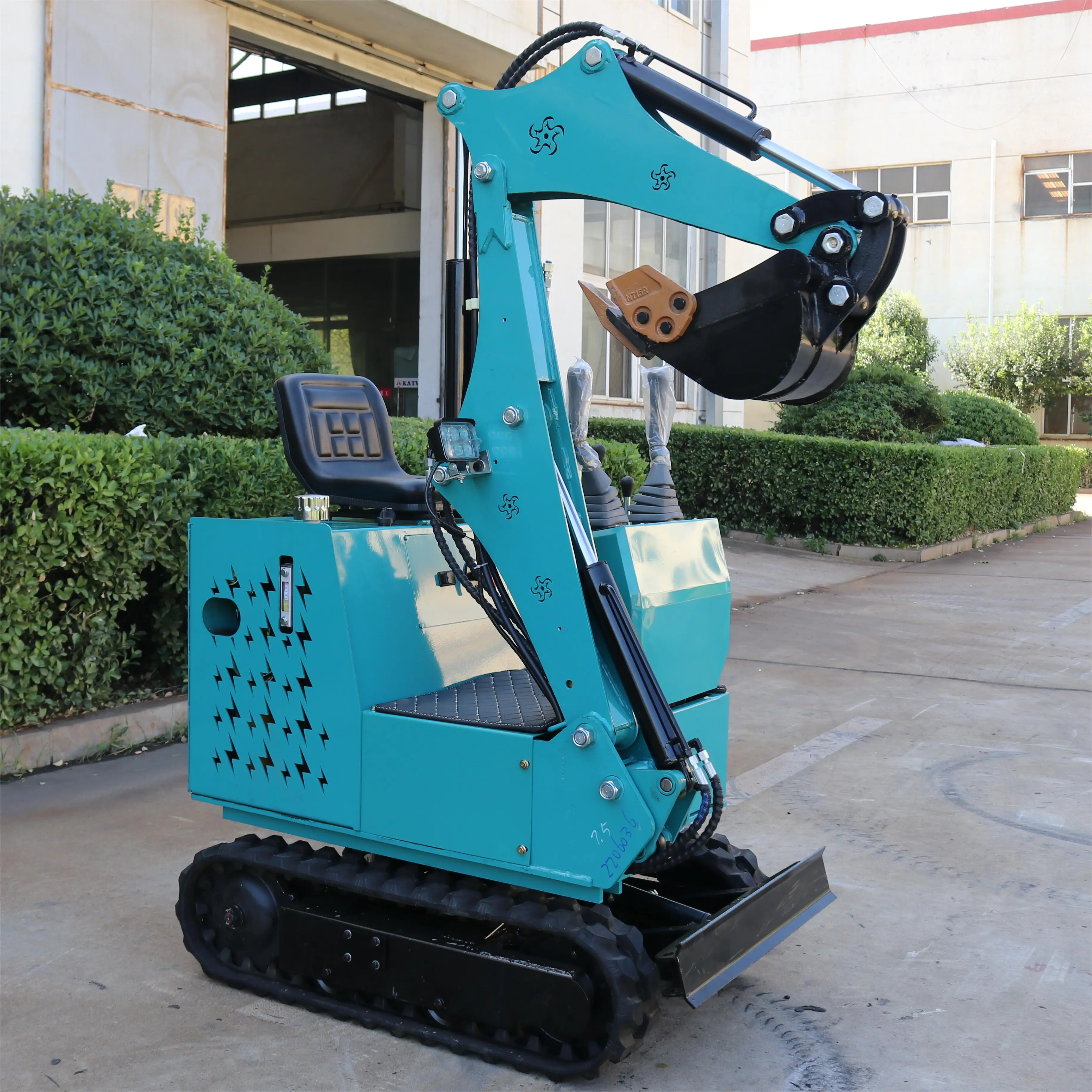 High Quality Euro 5 CE Certified Mini Excavator 0.9Ton Brand New Earthmoving Machinery Tracked Excavator