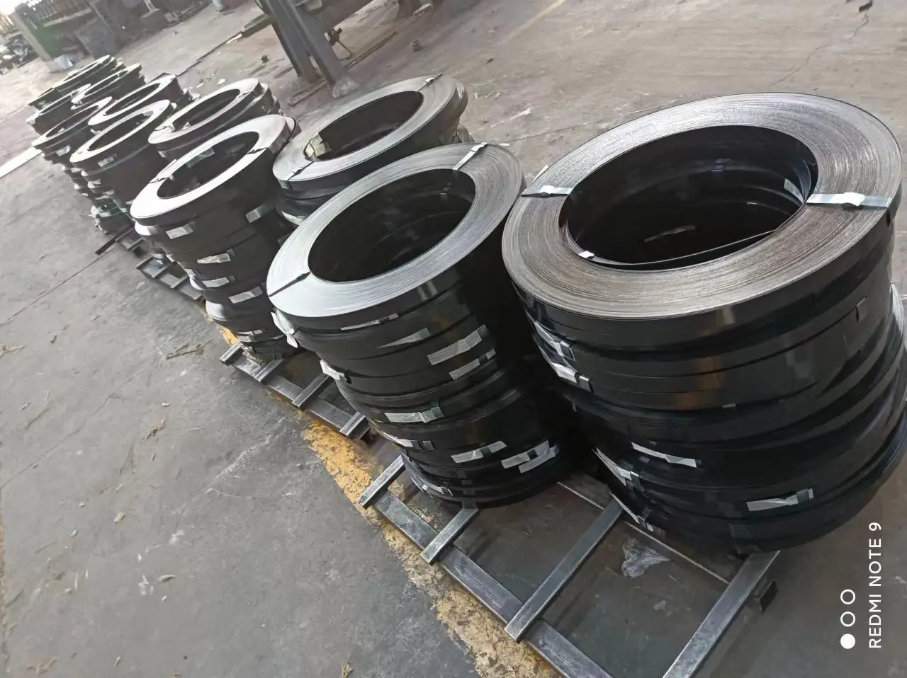 Manual strapping with High tensile strength brown color painted steel strapping band steel strapping 19mm black