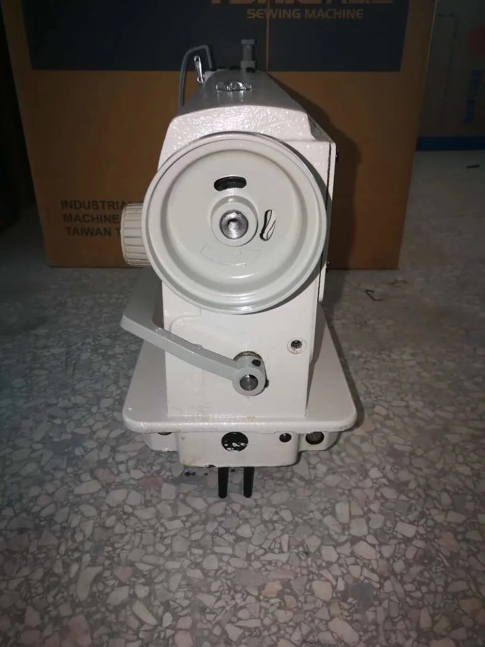 second-hand Jukis DDL-5550 LockStitch Industrial Sewing Machine with table