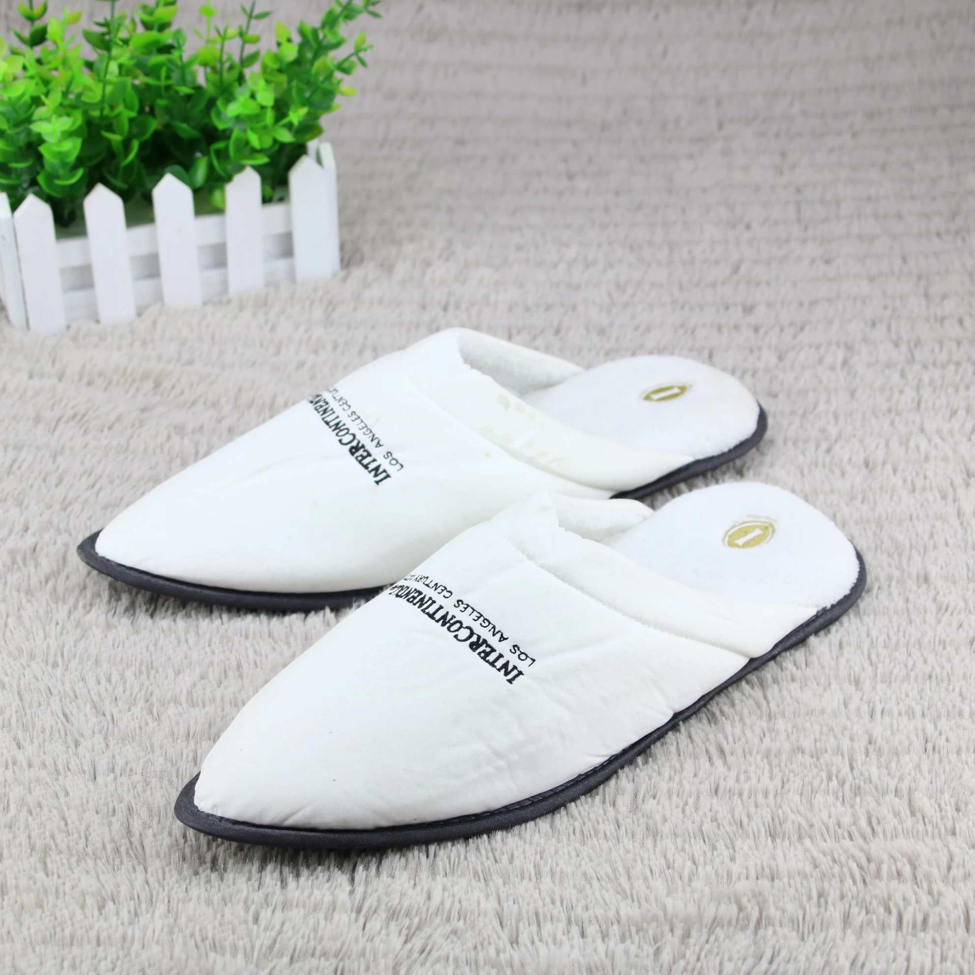 luxury  white custom style  slipper for custom hotel guest slippers