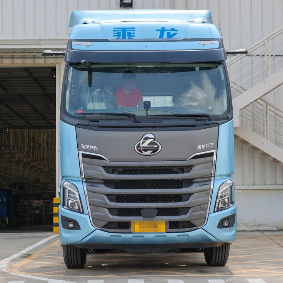 Dongfeng Chenglong H7 600HP 6X4 AMT Automatic Tractor (Eaton) Powerful Heavy Truck for Construction Easy to Operate and Safe