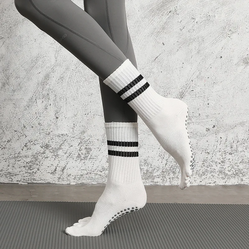 Hot Sell Spring Socks Anti Slip Silicone Grip Sole Non Slip Crew Pilates Yoga Socks for Women Pilates Anti Slip Toesox
