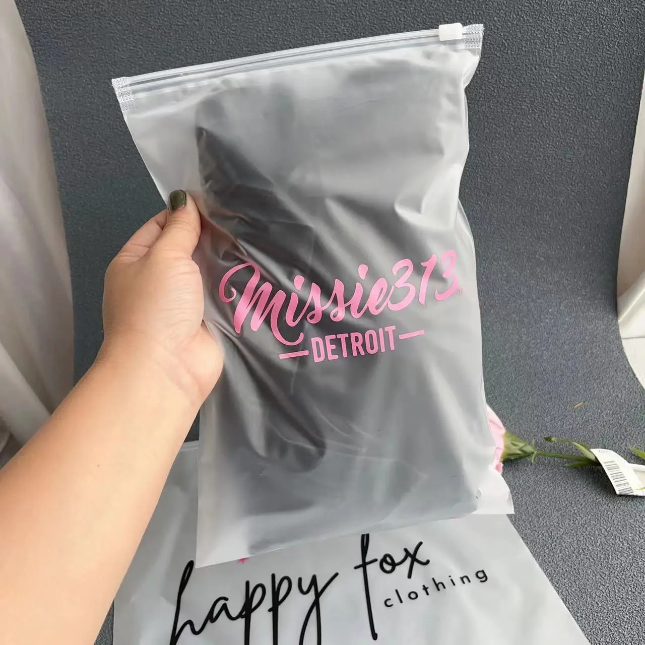 Custom eco friendly Matte zip lock bag, T Shirt Swimwear plastic clothing zipper bags ziplock bag for clothes