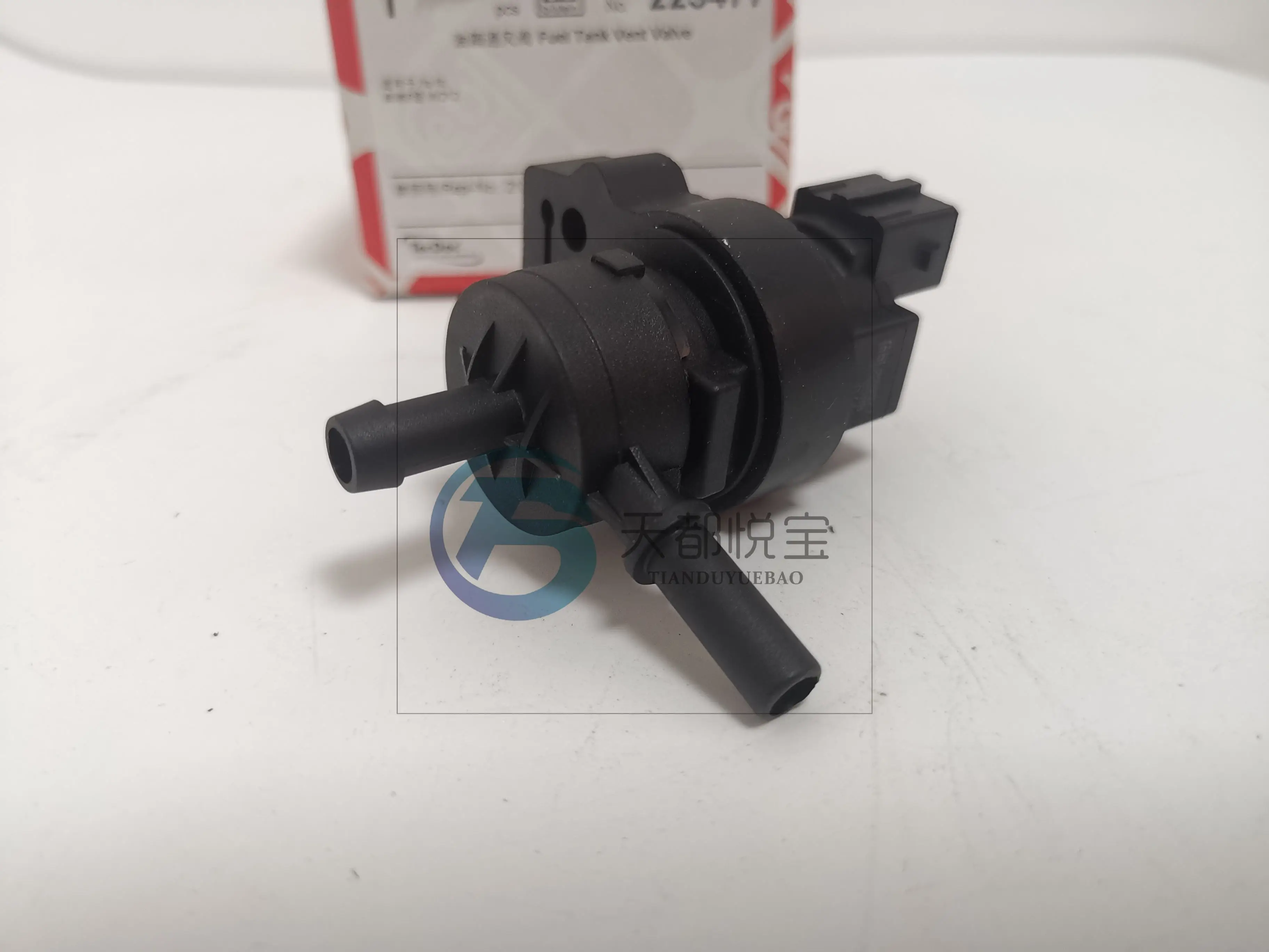 Hot Selling Car Engine Solenoid Valve Vapor Canister Purge Valve Oem 2124702493 For Mercedes Benz W212 Ml350