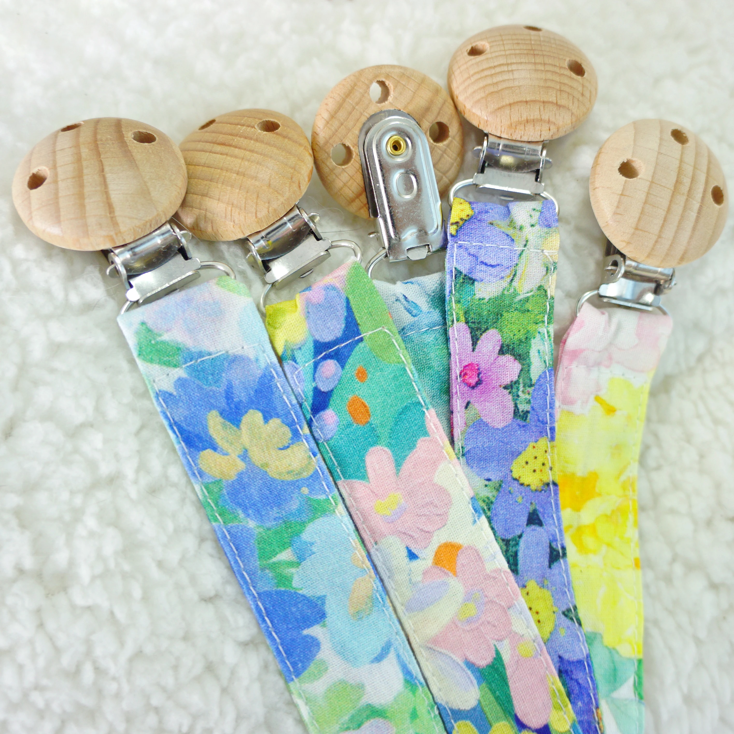 Hot Sale Factory Baby Crochet Infant Nipple Holder Cord Wood Crochet Beads Cotton Teething Chewable Toys