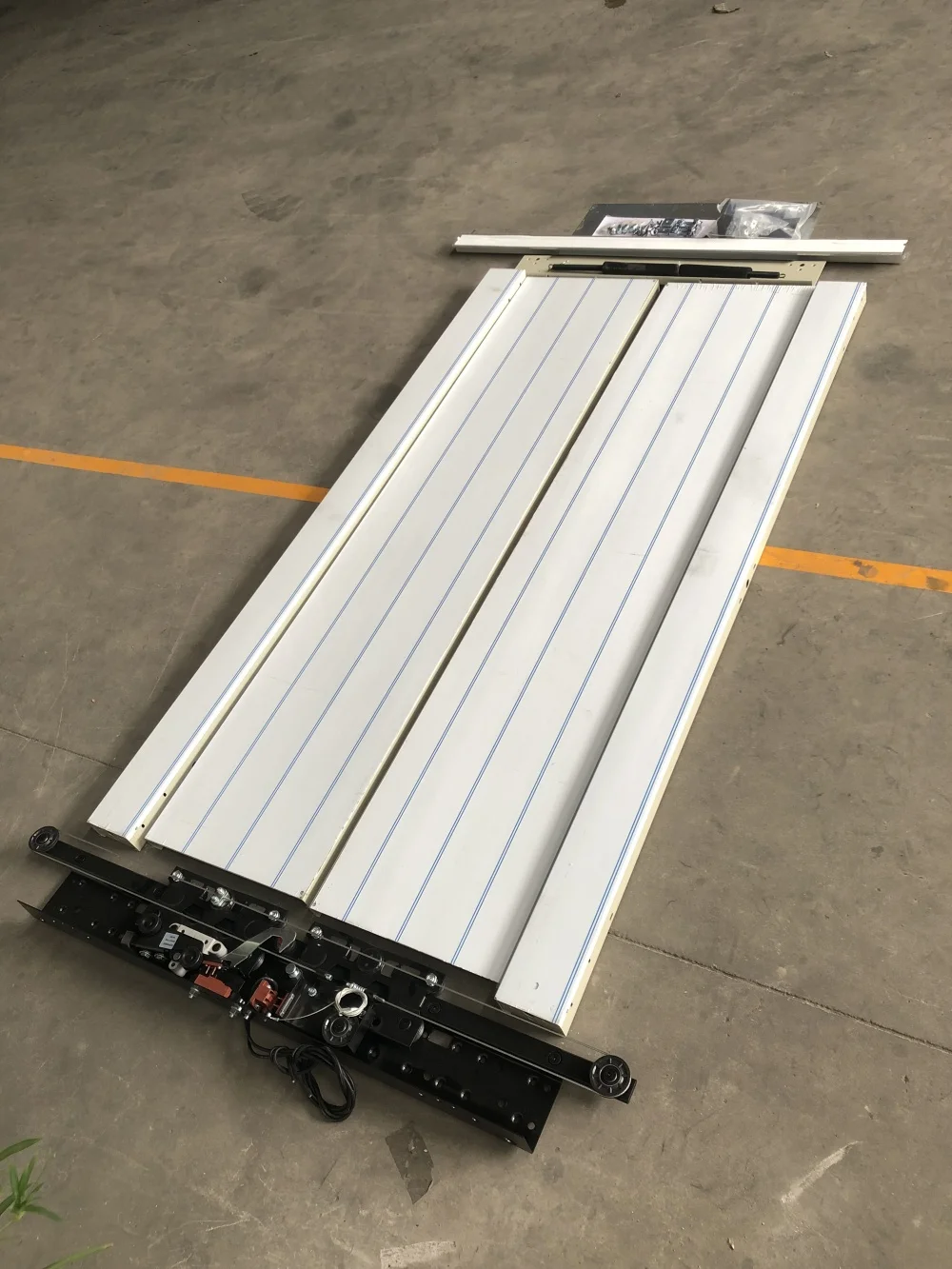 Zowee 304 stainless steel center open 800mm elevator door with hanger set china passenger elevator door