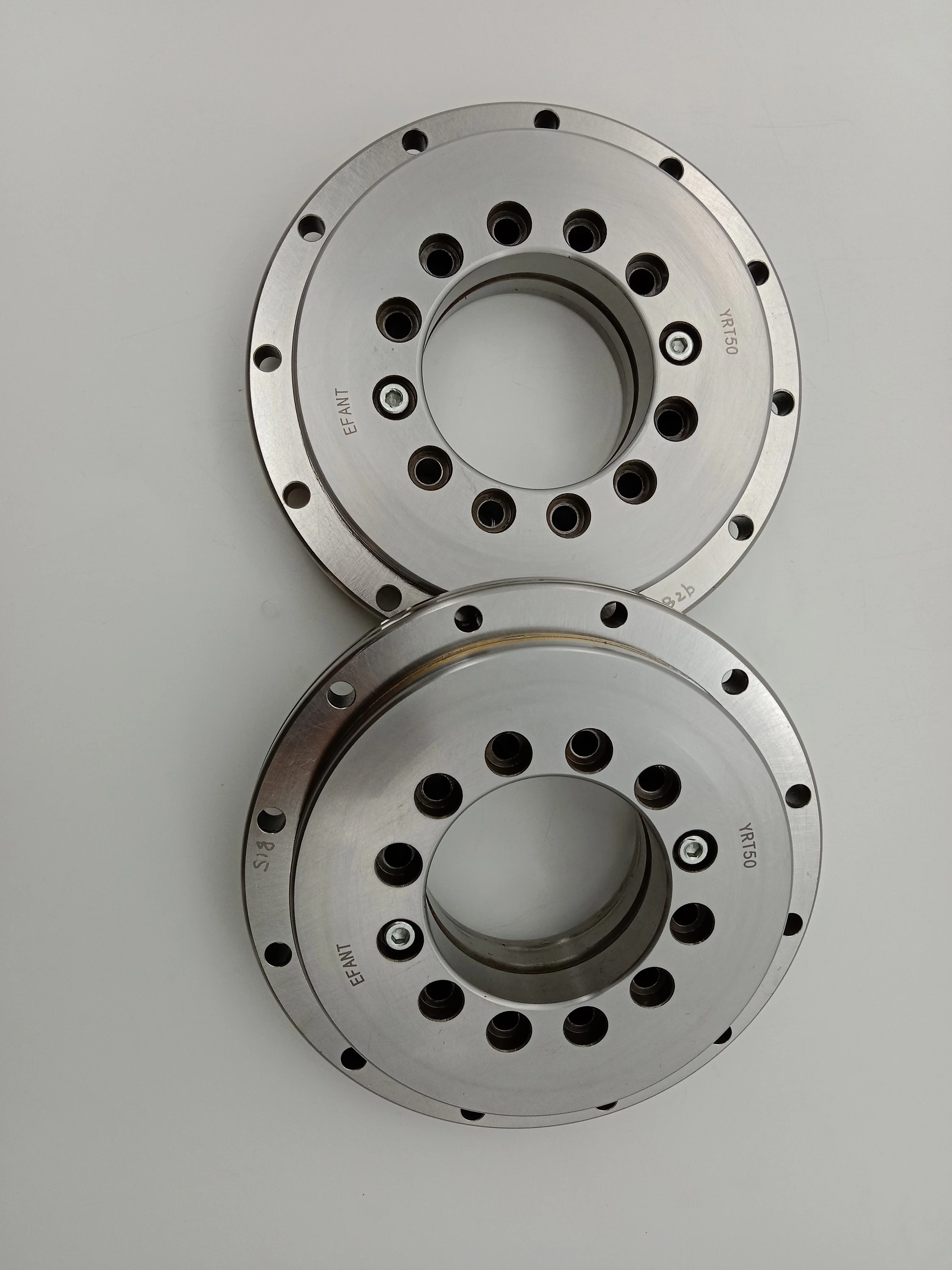 Factory custom Mechanical arm P4 precision YRT50 rotary table bearing