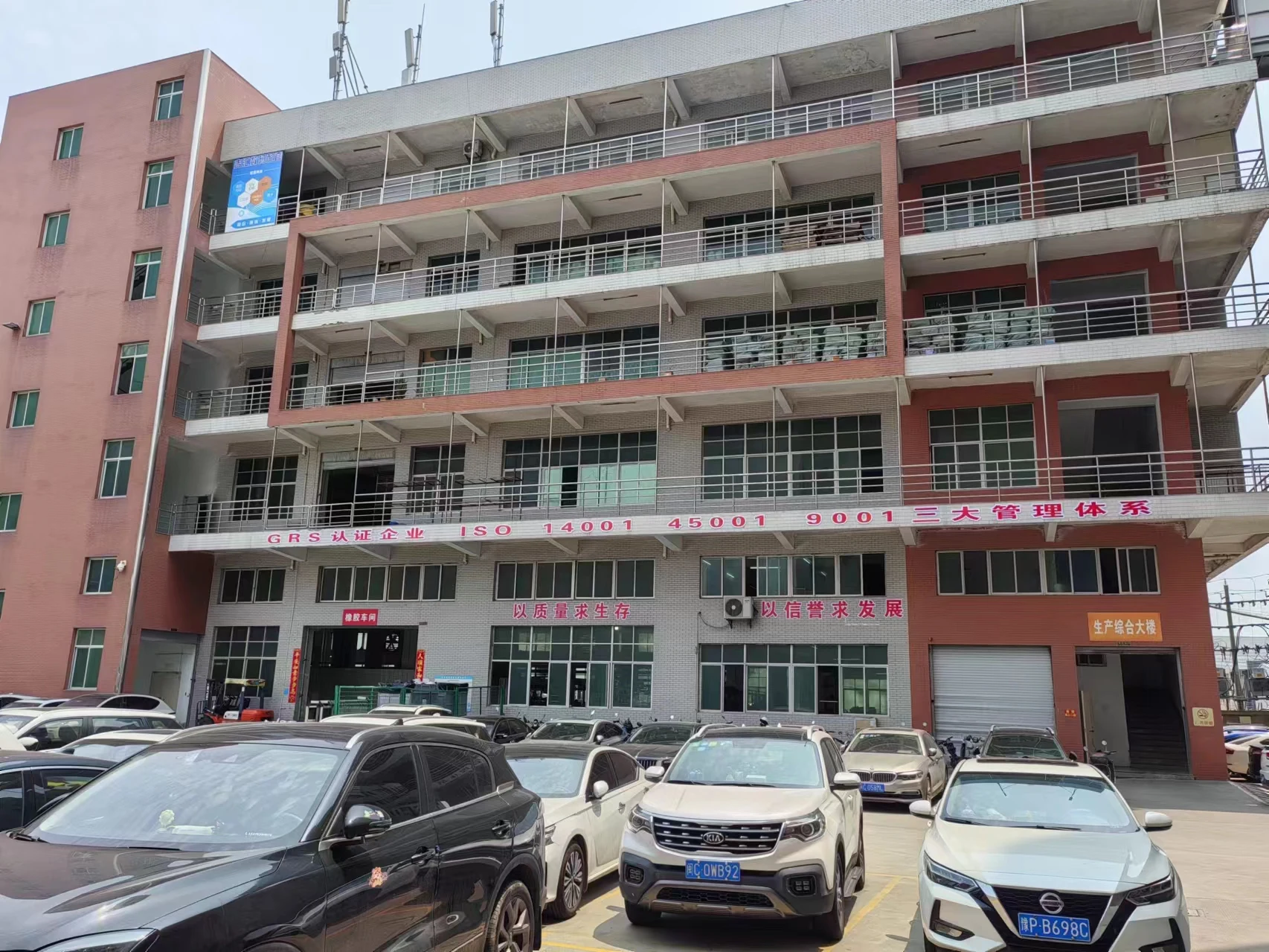 Factory Wholesale High Quality Sport Sole Outdoor Climbing Lightweight Sole Wear-Resistant Material Safety Shoe Outsole