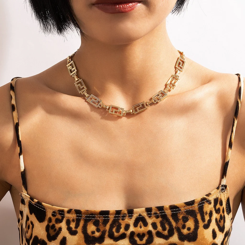 New Fashion Maze Single Choker Necklace for Women Retro Exaggerated Geometric Clavicle Chain Necklaces Jewelry Gift