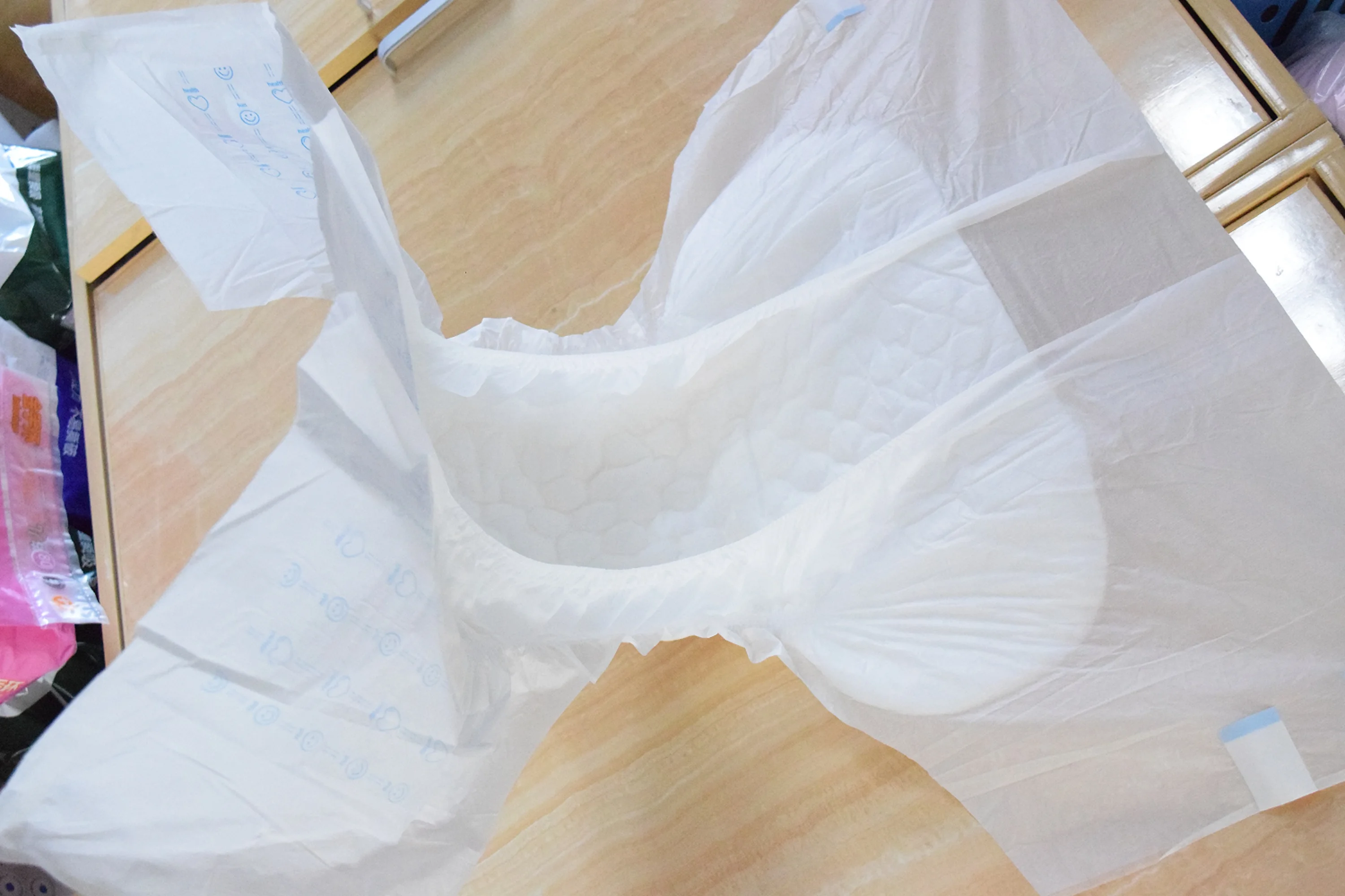 Hot Sale Disposable Adult Diaper For Old People Incontinence Super Absorption OEM Adult Diaper Unisex Hospital