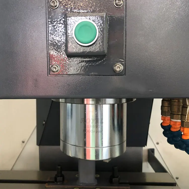 CNC 4 оси фрезерный станок V50 Китайский ЧПУ обрабатывающий центр