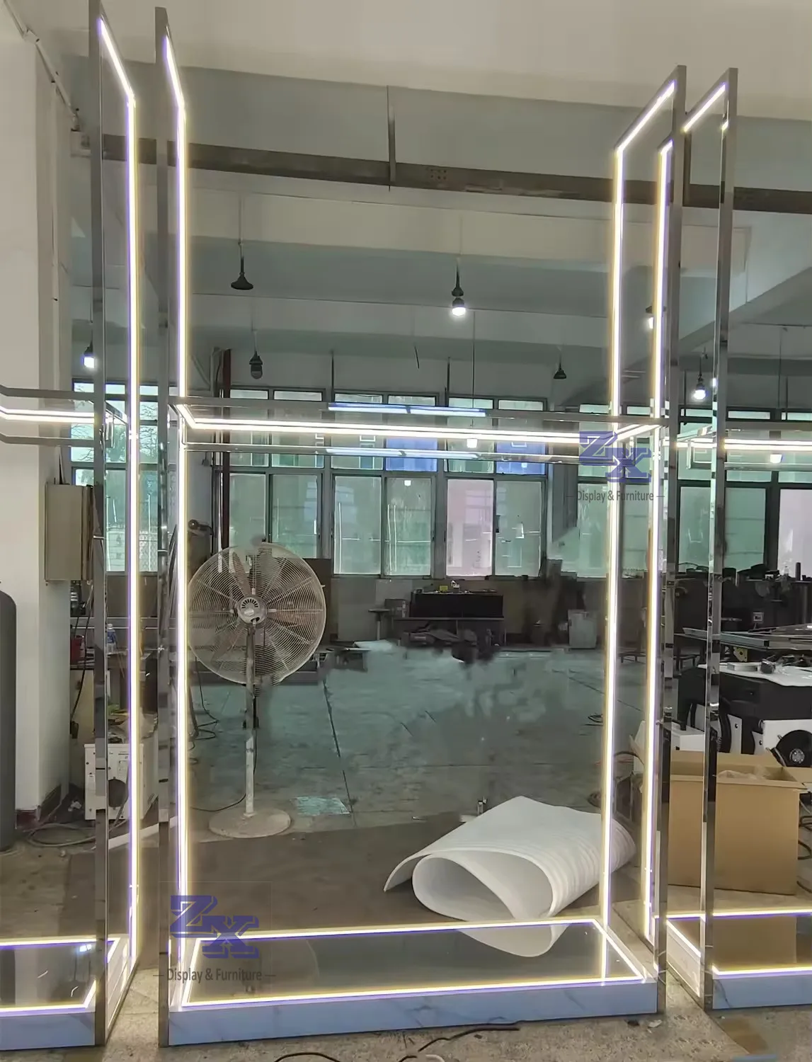 High End Shop Fittings and Displays for Fashion Clothing Boutique Store Display Fixtures Clothing Display Racks